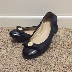 Micheal Kors black leather ballerina flats.